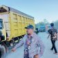 Kadis PUPR Tanbu Subhansyah memantau perbaikan jalan