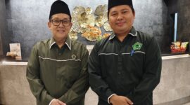 Kiri: Ketum PP ISNU Prof DR Ali Masykur Musa, dan Ketua ISNU Tanbu Muhammad Akram Sadli